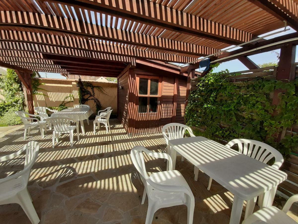קסזטלי Familia Apartmanhaz מראה חיצוני תמונה