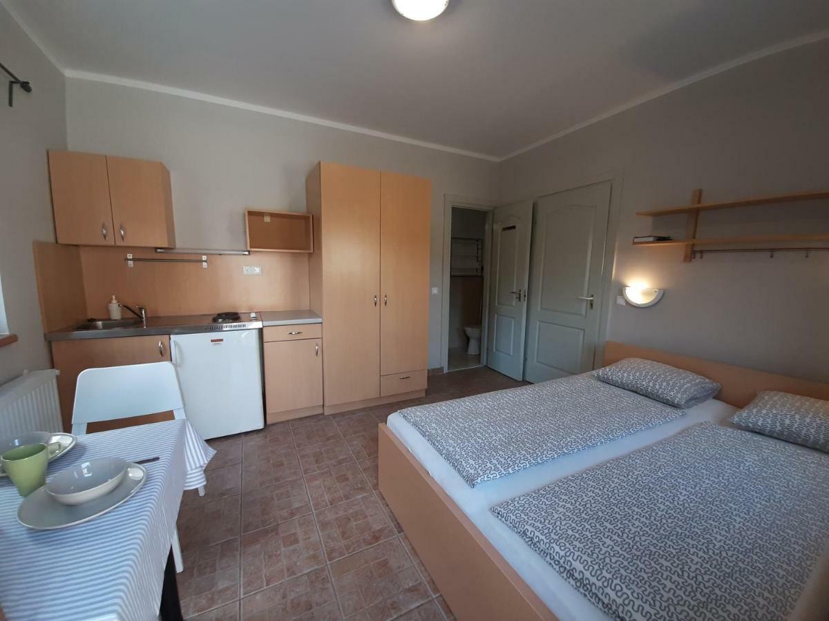 קסזטלי Familia Apartmanhaz מראה חיצוני תמונה
