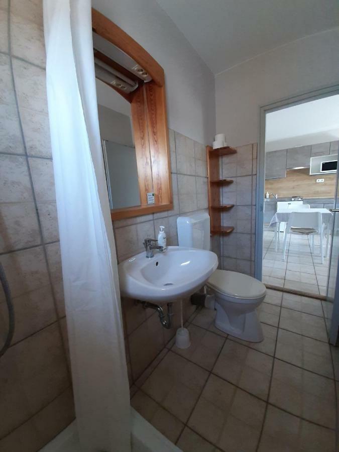 קסזטלי Familia Apartmanhaz מראה חיצוני תמונה