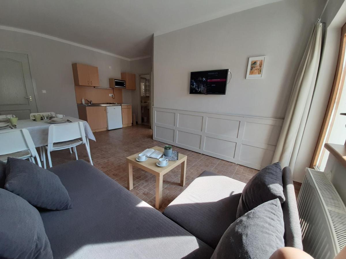 קסזטלי Familia Apartmanhaz מראה חיצוני תמונה